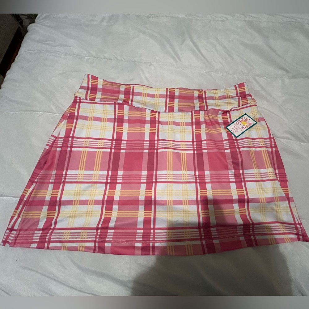 NWT Lillie Green skort. UPF 50 blocks 98% of harmful rays. Size large.